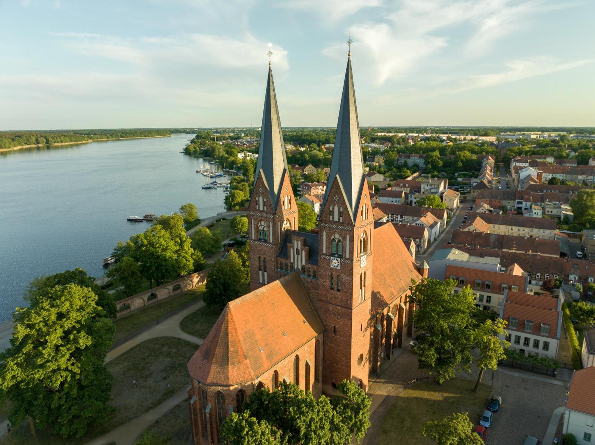 Up Hus Hotel Neuruppin Eksteriør billede